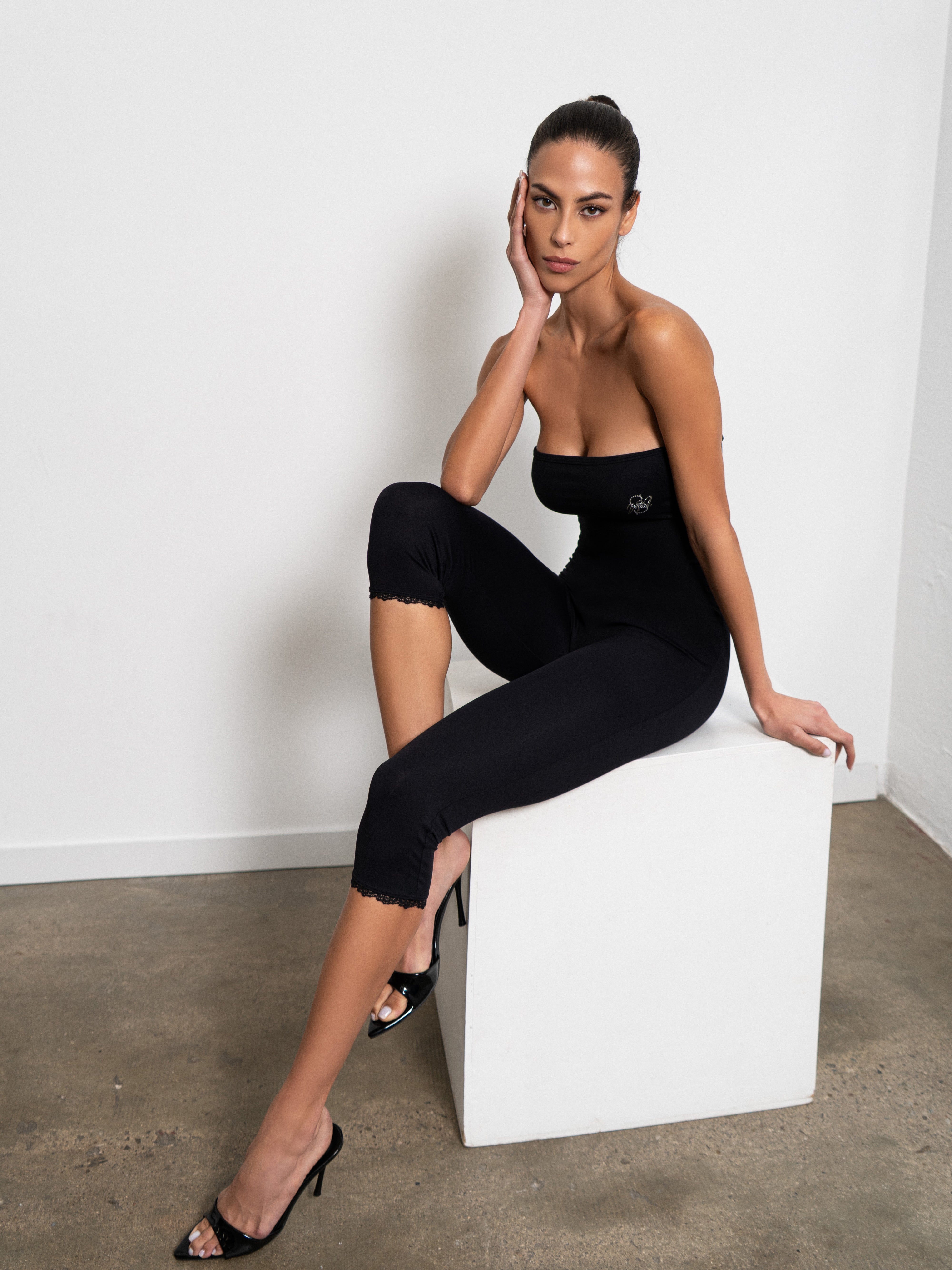 MONO SCULPT LACE CAPRI